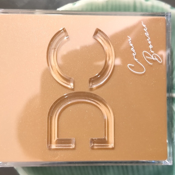 Cream Bronzer - Picture 3 of 5